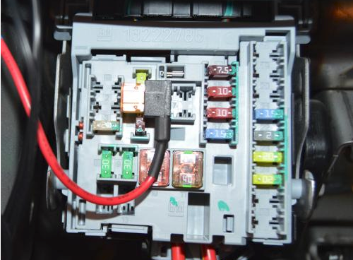 精密采樣電阻對交流與直流信號進行分壓和分流作用